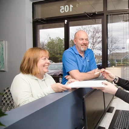 Chiropractic Nashville TN Patients at Reception